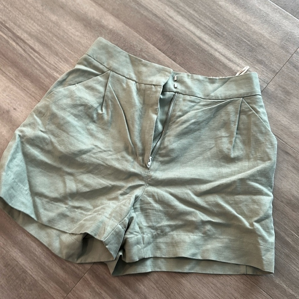 A little wrinkled but aritzia linen shorts in mint color